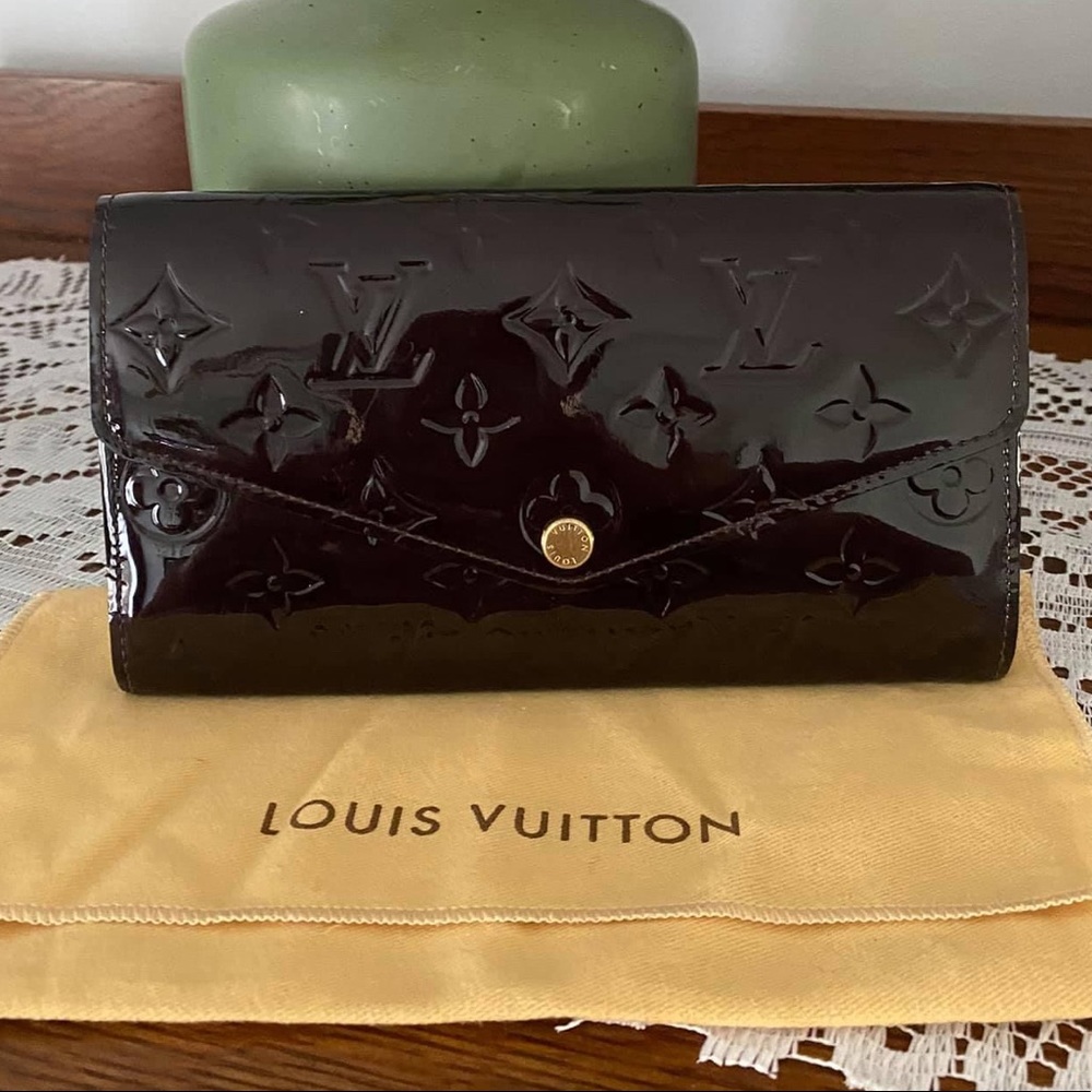 Louis Vuitton Vernis Amarante Red Sarah Wallet